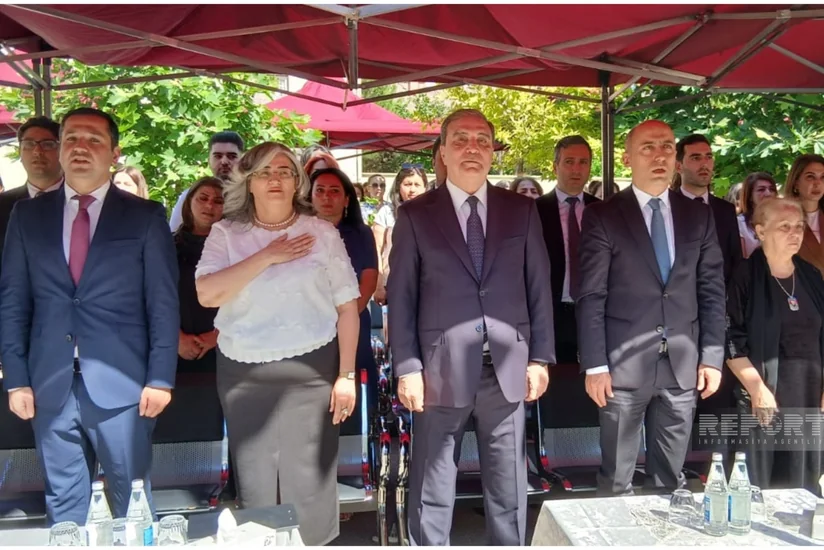 Emin Əmrullayev Gəncədə Son zəng mərasimində iştirak edib
