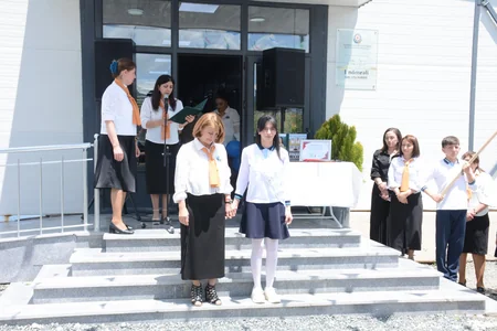 Elm və təhsil naziri Kəlbəcərdə tək məzunun Son zəngində iştirak edib