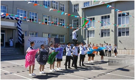 Emin Əmrullayev Gəncədə Son zəng mərasimində iştirak edib