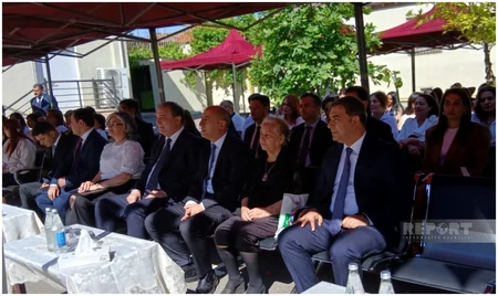 Emin Əmrullayev Gəncədə Son zəng mərasimində iştirak edir