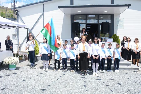 Elm və təhsil naziri Kəlbəcərdə tək məzunun Son zəngində iştirak edib