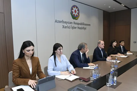 Ceyhun Bayramov Ben Bləklə TRIPP layihəsinin icrasını müzakirə edib