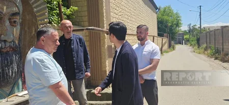 Marneulidə Nizami Gəncəvinin vandalizmə məruz qalan büstü bərpa olunur