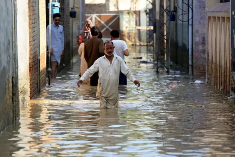 Seven killed, 33 injured as storms lash Pakistan
