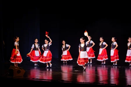 Milli Dram Teatrında Xəyaldan səhnəyə konserti baş tutub