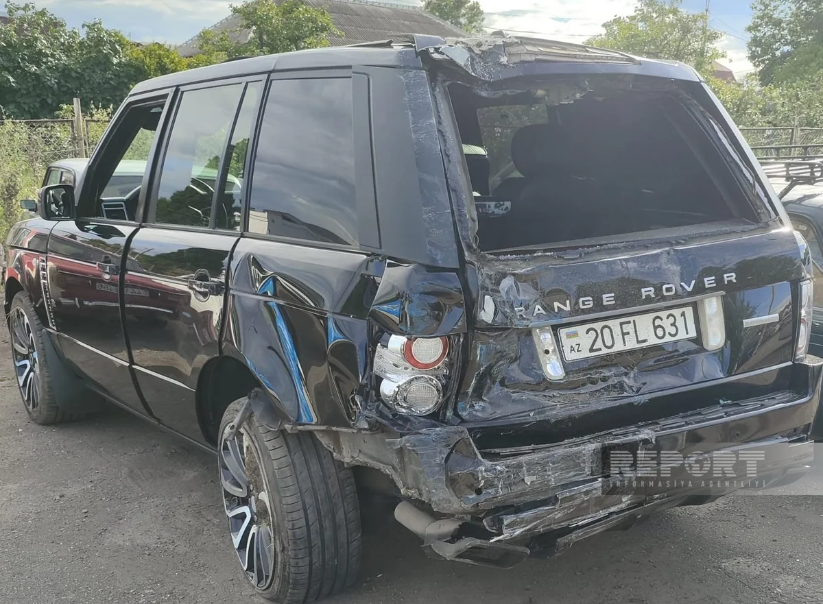 Gəncədə Range Rover sərnişin avtobusu ilə toqquşub, bir ailənin 4 üzvü xəsarət alıb