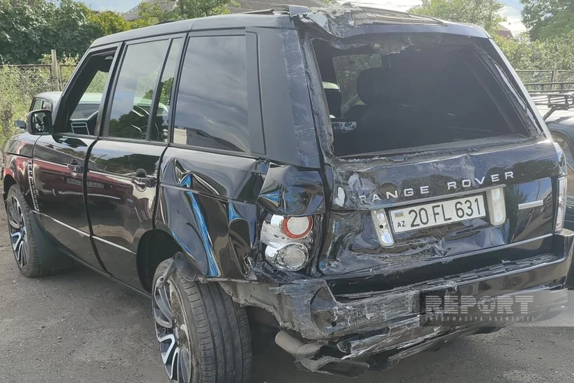 В Гяндже при столкновении внедорожника с автобусом пострадали четыре человека