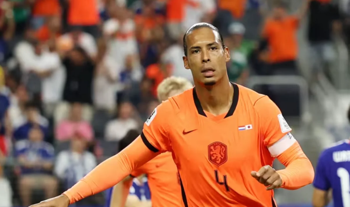 Vircil van Deyk Niderland - Yaponiya matçının ən yaxşı futbolçusu adına layiq görülüb