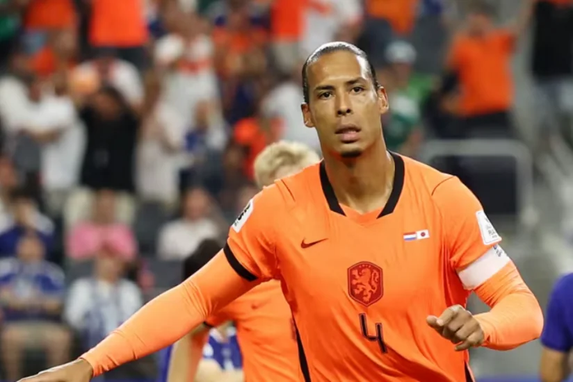 Vircil van Deyk Niderland - Yaponiya matçının ən yaxşı futbolçusu adına layiq görülüb