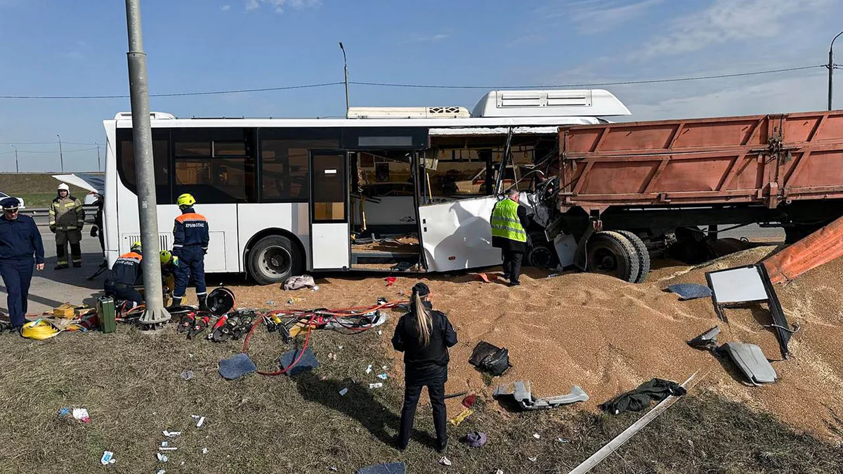 Tümendə avtobusun yük maşını ilə toqquşması nəticəsində 1 nəfər ölüb, 10-dan çox insan yaralanıb