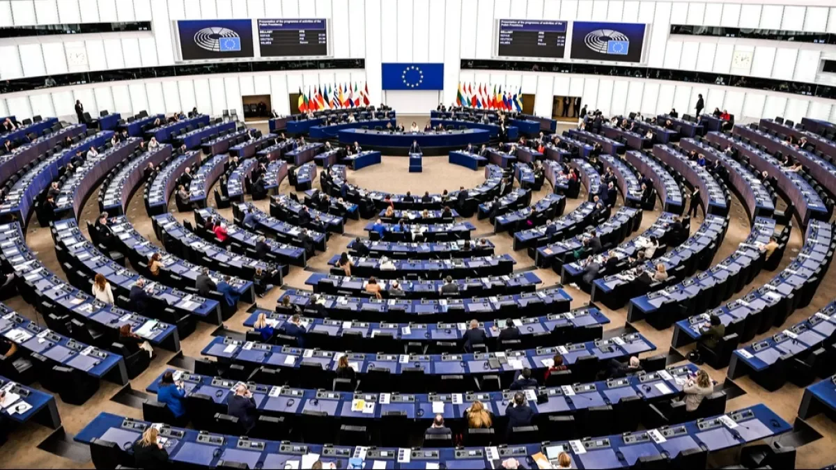 Европарламент отменил иммунитет итальянского депутата из-за скандала вокруг Huawei
