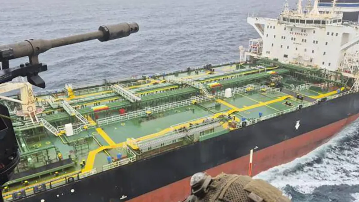 Britaniya tanker kapitanını Rusiya əleyhinə sanksiyalardan yayınmaqda ittiham edib