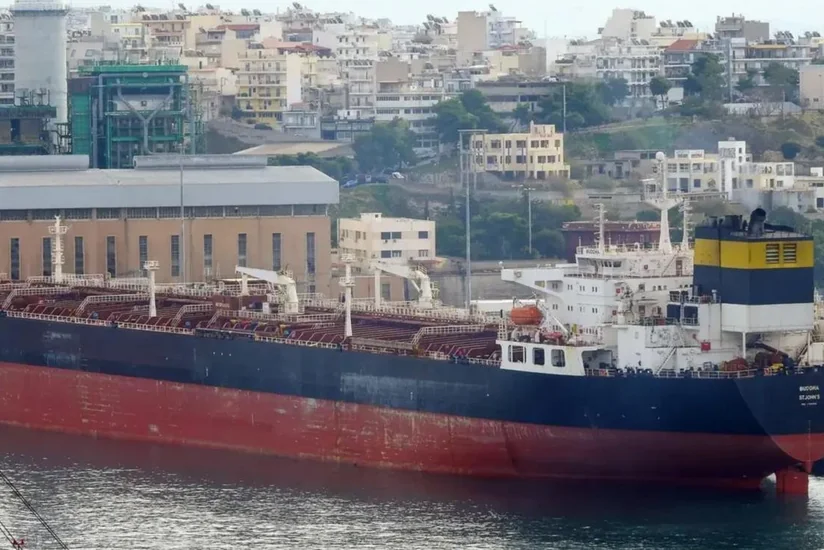 Ukrayna Qara dənizdə Rusiyanın kölgə donanmasının tankerinə zərbə endirib