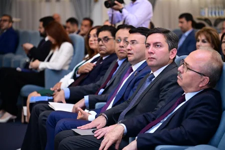 Bakıda dövlət xidmətlərinin səmərəliliyi və insan hüquqları ilə bağlı müzakirələr aparılıb