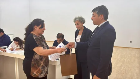 Şükürbəyliyə yola salınan köç karvanı kəndə çatıb, açarlar təqdim olunub - YENİLƏNİB-2