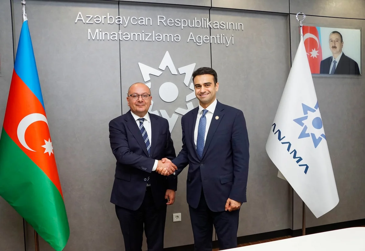 Vugar Suleymanov discusses demining cooperation with US congressman