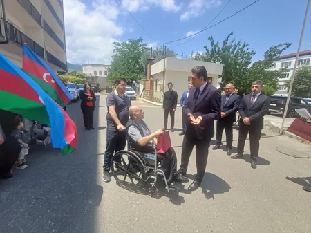 Köç karvanı Xankəndi şəhərinə çatıb, açarlar təqdim edilib - YENİLƏNİB-2