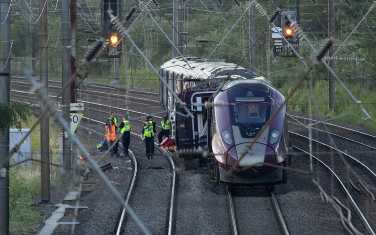 The Telegraph: Two trains collide near Bedford