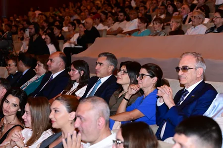 Bizim Maqsud müəllim tamaşası nümayiş etdirilib