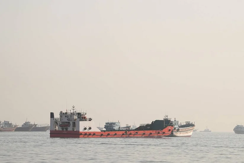 SEPAH: Gəmilər Hörmüz boğazına yaxınlaşmamalıdır - YENİLƏNİB