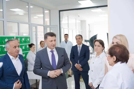 Rektor Gəray Gəraybəyli 2025–2026-cı tədris ilinin yay imtahan sessiyasının gedişi ilə tanış olub
