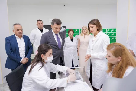 Rektor Gəray Gəraybəyli 2025–2026-cı tədris ilinin yay imtahan sessiyasının gedişi ilə tanış olub