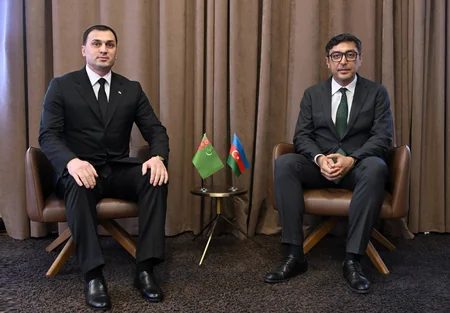 Fərid Qayıbov ilə Allaberdi Saparov işçi qrupunun Bakı səfərini müzakirə ediblər