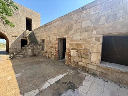 Qaradağda tarixi karvansaraya qanunsuz müdaxilənin qarşısı alınıb, araşdırma aparılır