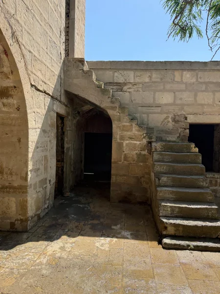 Qaradağda tarixi karvansaraya qanunsuz müdaxilənin qarşısı alınıb, araşdırma aparılır