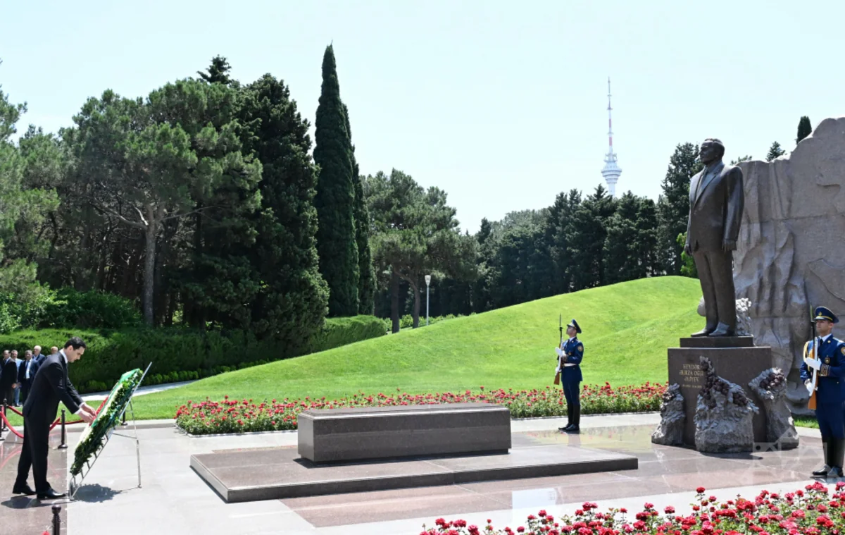 Turkmen President pays tribute to National Leader Heydar Aliyev