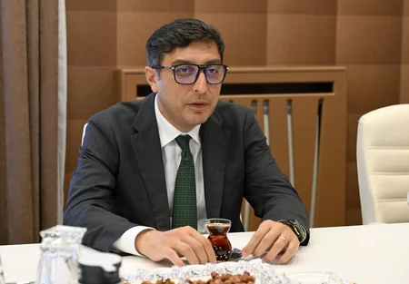 Fərid Qayıbov ilə Allaberdi Saparov işçi qrupunun Bakı səfərini müzakirə ediblər