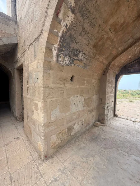 Qaradağda tarixi karvansaraya qanunsuz müdaxilənin qarşısı alınıb, araşdırma aparılır