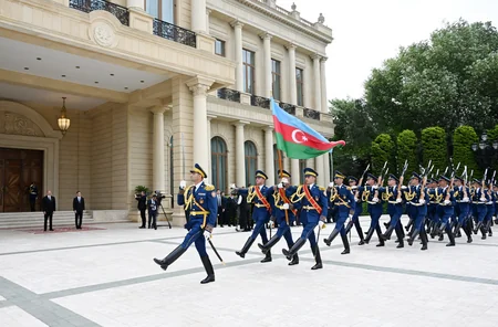 Sərdar Berdiməhəmmədovun Bakıda rəsmi qarşılanma mərasimi olub