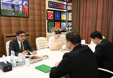 Fərid Qayıbov ilə Allaberdi Saparov işçi qrupunun Bakı səfərini müzakirə ediblər