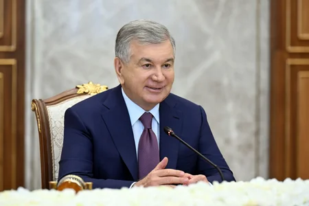 Мирзиёев вручил послу Азербайджана орден Меҳнат шуҳрати