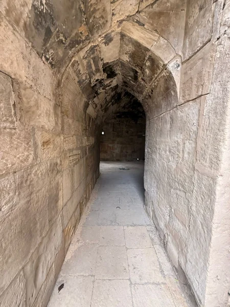 Qaradağda tarixi karvansaraya qanunsuz müdaxilənin qarşısı alınıb, araşdırma aparılır