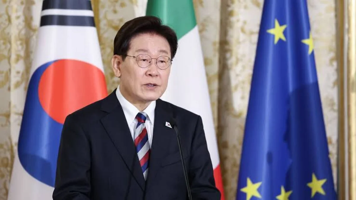 South Korean president's disapproval rating exceeds approval rating for 1st time since inauguration