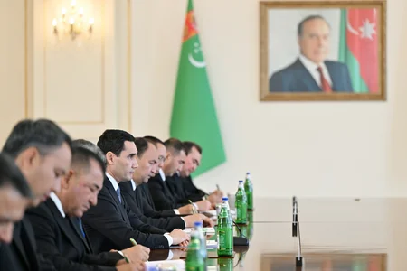 İlham Əliyevin Türkmənistan Prezidenti ilə geniş tərkibdə görüşü olub