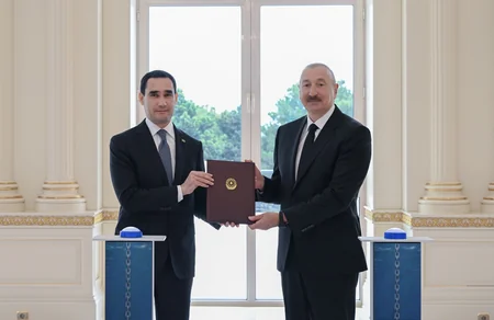 Азербайджан передал в дар Туркменистану танкер