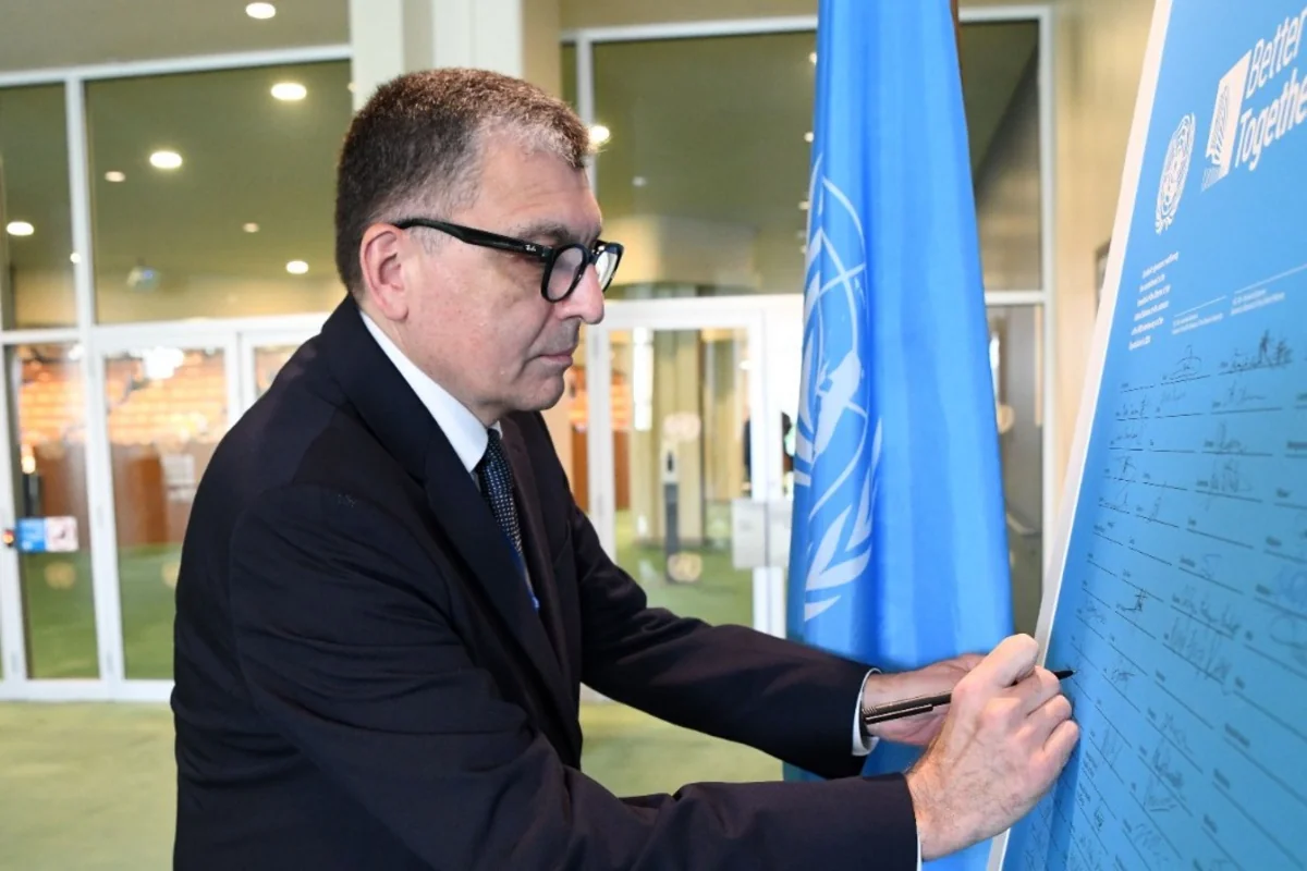 Постпред Азербайджана в ООН подписал хартию UN80