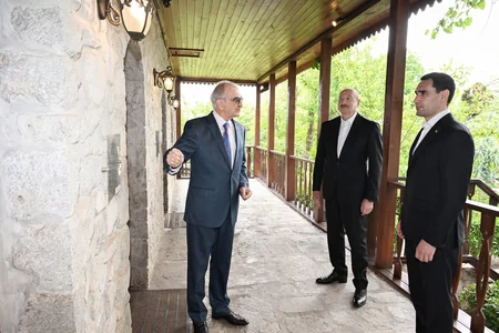 İlham Əliyev və Türkmənistan Prezidenti Şuşada Bülbülün ev-muzeyində olublar