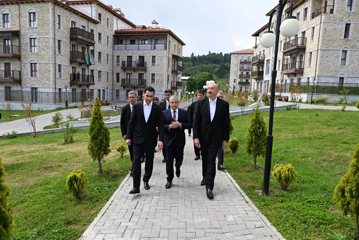 Presidents Ilham Aliyev and Serdar Berdimuhamedov visit first residential complex built in Shusha City