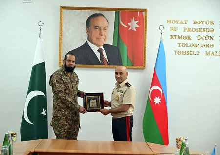 Azerbaijan, Pakistan discuss development of military ties