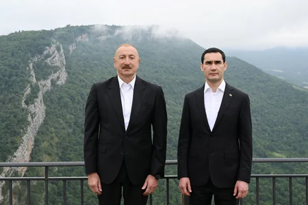 Türkmənistan Prezidentinə Qarabağ atı hədiyyə edilib