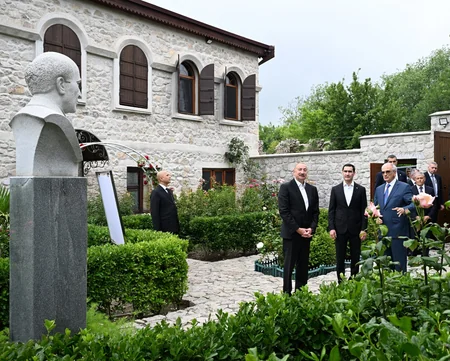 İlham Əliyev və Türkmənistan Prezidenti Şuşada Bülbülün ev-muzeyində olublar