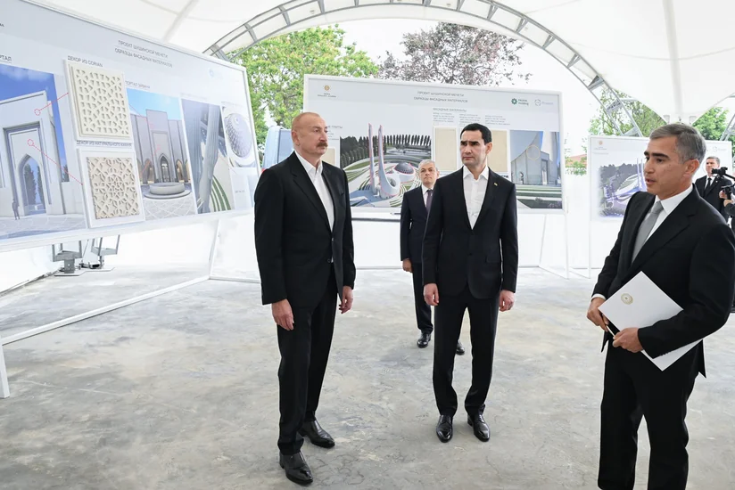 Azərbaycan və Türkmənistan prezidentləri Şuşa məscidində tikinti işlərinin gedişi ilə tanış olublar