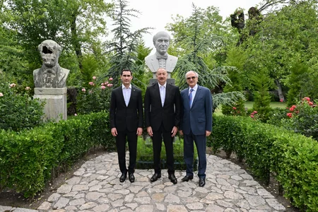 İlham Əliyev və Türkmənistan Prezidenti Şuşada Bülbülün ev-muzeyində olublar