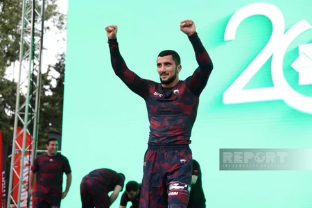 UFC döyüşçüləri Bakıda azarkeşlərlə görüşüblər