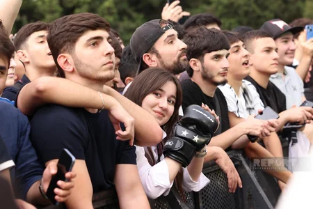 UFC döyüşçüləri Bakıda azarkeşlərlə görüşüblər