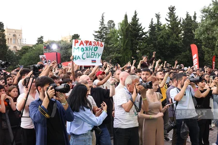 UFC döyüşçüləri Bakıda azarkeşlərlə görüşüblər